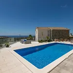 Hillside With Sea View And Pool * Jarebinjak