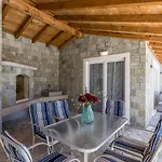 Vila Hillside With Sea View And Pool