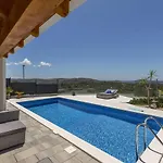 Hillside With Sea View And Pool Villa