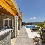 Hillside With Sea View And Pool