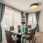 Vila Hillside With Sea View And Pool *