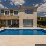 Hillside With Sea View And Pool