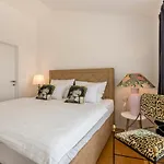 Vila Hillside With Sea View And Pool