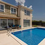 Villa Hillside With Sea View And Pool *