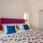Hillside With Sea View And Pool Vila