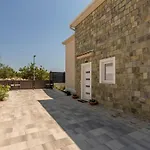 Hillside With Sea View And Pool Vila