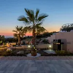 Villa Hillside With Sea View And Pool *