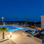 Vila Hillside With Sea View And Pool Jarebinjak