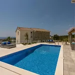 Villa Hillside With Sea View And Pool *