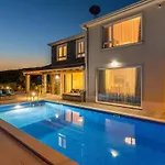 Hillside With Sea View And Pool *