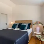 Vila Hillside With Sea View And Pool