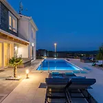 Hillside With Sea View And Pool *
