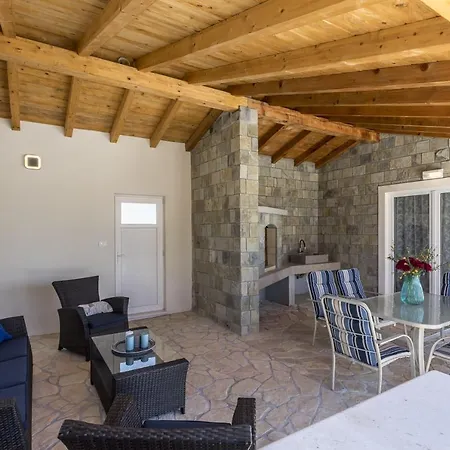 Villa Hillside With Sea View And Pool *