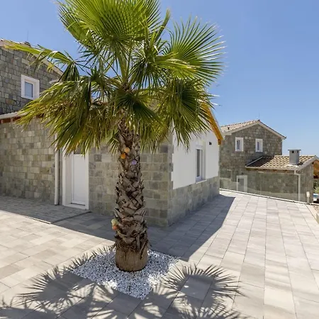 Hillside With Sea View And Pool Vila *