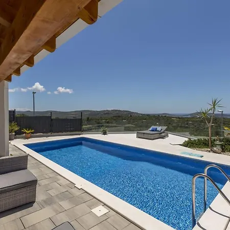 Hillside With Sea View And Pool Villa