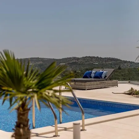 Hillside With Sea View And Pool Villa