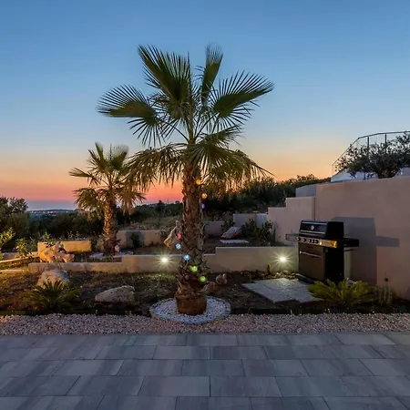 Villa Hillside With Sea View And Pool *