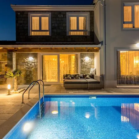 Villa Hillside With Sea View And Pool