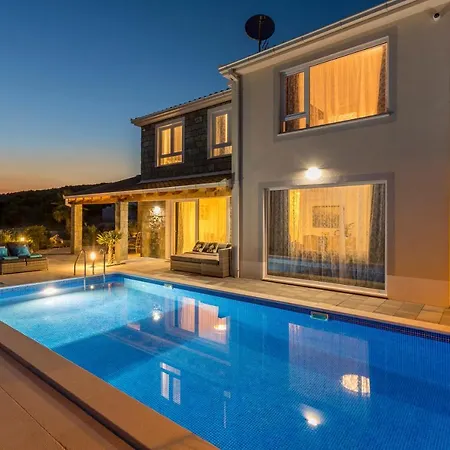 Hillside With Sea View And Pool *