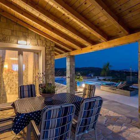 Hillside With Sea View And Pool Villa