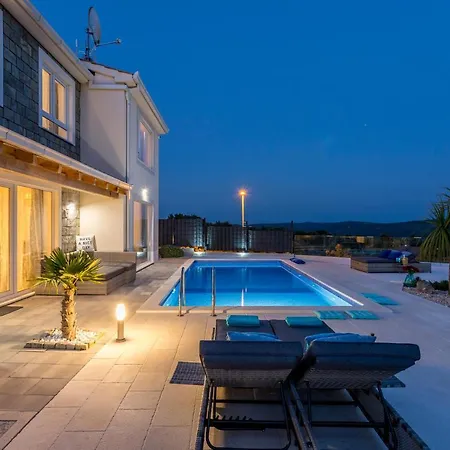 Hillside With Sea View And Pool *