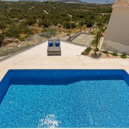 Hillside With Sea View And Pool *